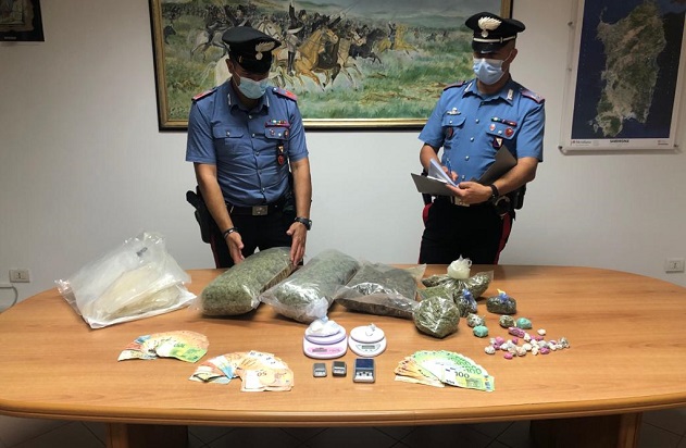Olbia. Coinquilini trovati in possesso di marijuana e cocaina: un arresto e una denuncia