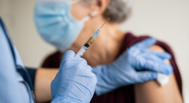Vaccini: via libera ad antinfluenzale insieme ad anti-Covid