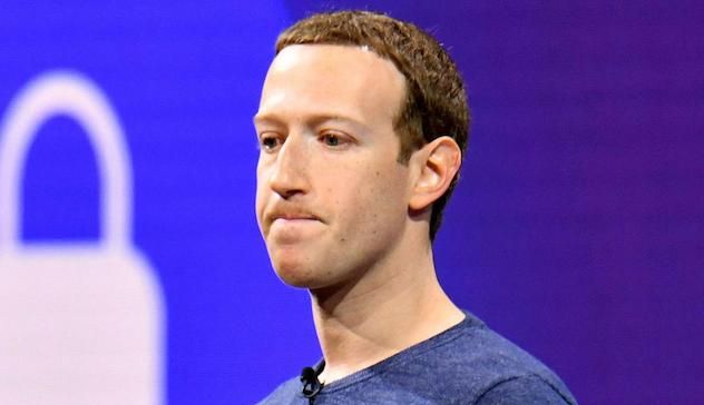 Facebook, Instagram e WhatsApp 'down', Zuckerberg perde 6 miliardi di dollari