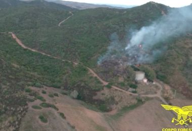Oggi in Sardegna 22 incendi. A Codrongianos e Sardara intervengono i mezzi aerei