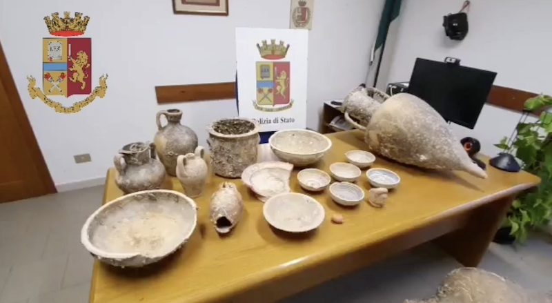 Scoperto e denunciato dalla Polizia collezionista di beni archeologici