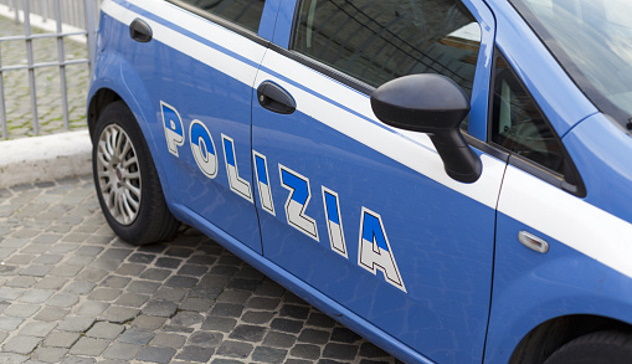 Cagliari. Polizia di Stato: denunciato dalla DIGOS un ultrà genoano per aver acceso un fumogeno all'interno di un autobus