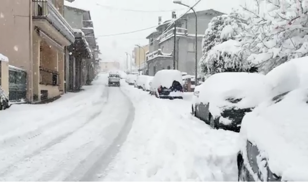 Maltempo: nevica nel Nuorese, la strada statale bloccata 
