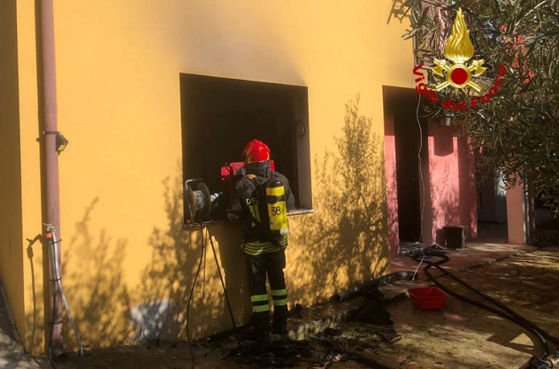 Appartamento prende fuoco a Suelli: tempestivo intervento dei Vigili del Fuoco