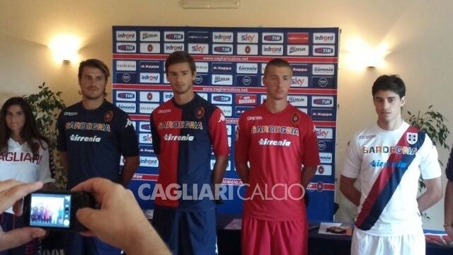 Cagliari Calcio: presentate le nuove maglie per la stagione 2013-14