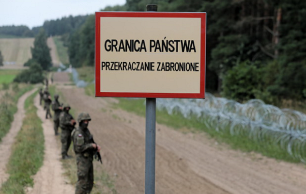 Giornata della Memoria, la Polonia avvia la costruzione del muro al confine con la Bielorussia: è bufera