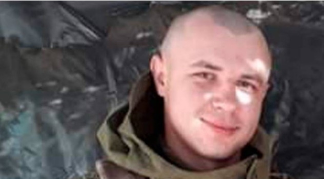 Ucraina, un soldato si fa esplodere pur di fermare l’avanzata russa: acclamato come un eroe