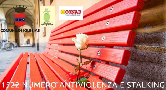 Iglesias. Inaugurazione della panchina rossa, simbolo della lotta contro la violenza di genere