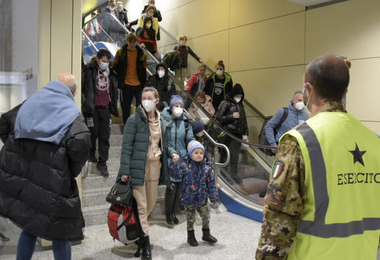 Ucraina, arrivato a Cagliari un volo militare con 45 profughi 