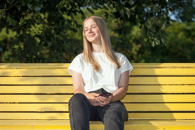 “Sediamoci sul giallo: Endopank”, inaugurazione della panchina gialla per sensibilizzare sull’endometriosi