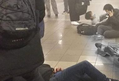 Attentato in metro a New York: continua la caccia all'uomo