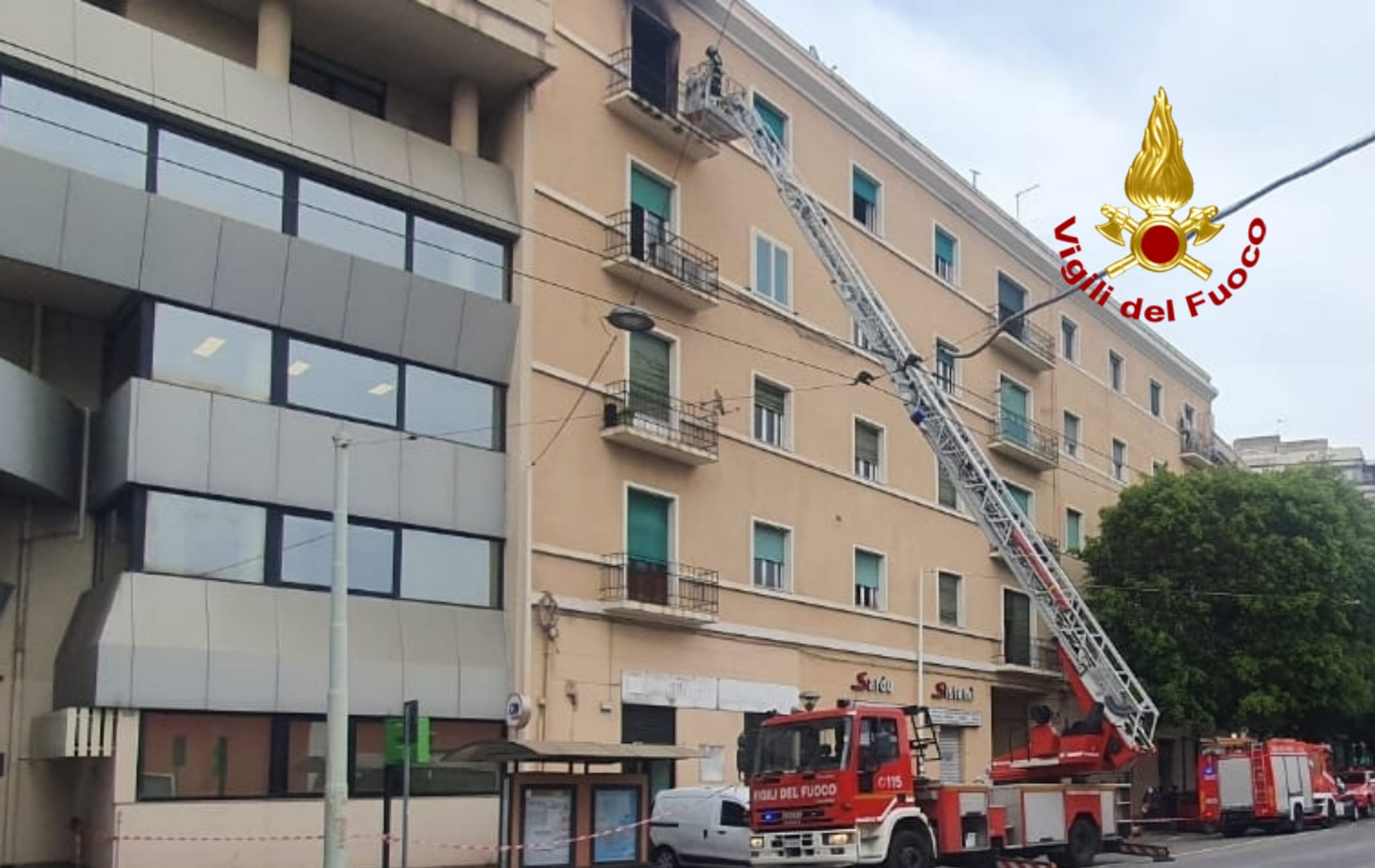 Cagliari. Divampa un incendio in un appartamento al quarto piano di una palazzina