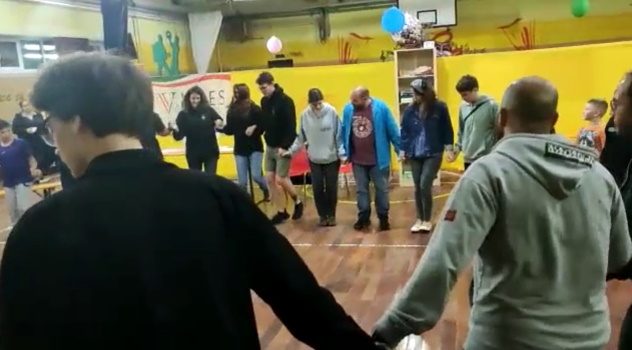 In Moldavia i profughi ucraini ballano sulle note dei Zenias grazie alla missione umanitaria dei volontari del VIDES