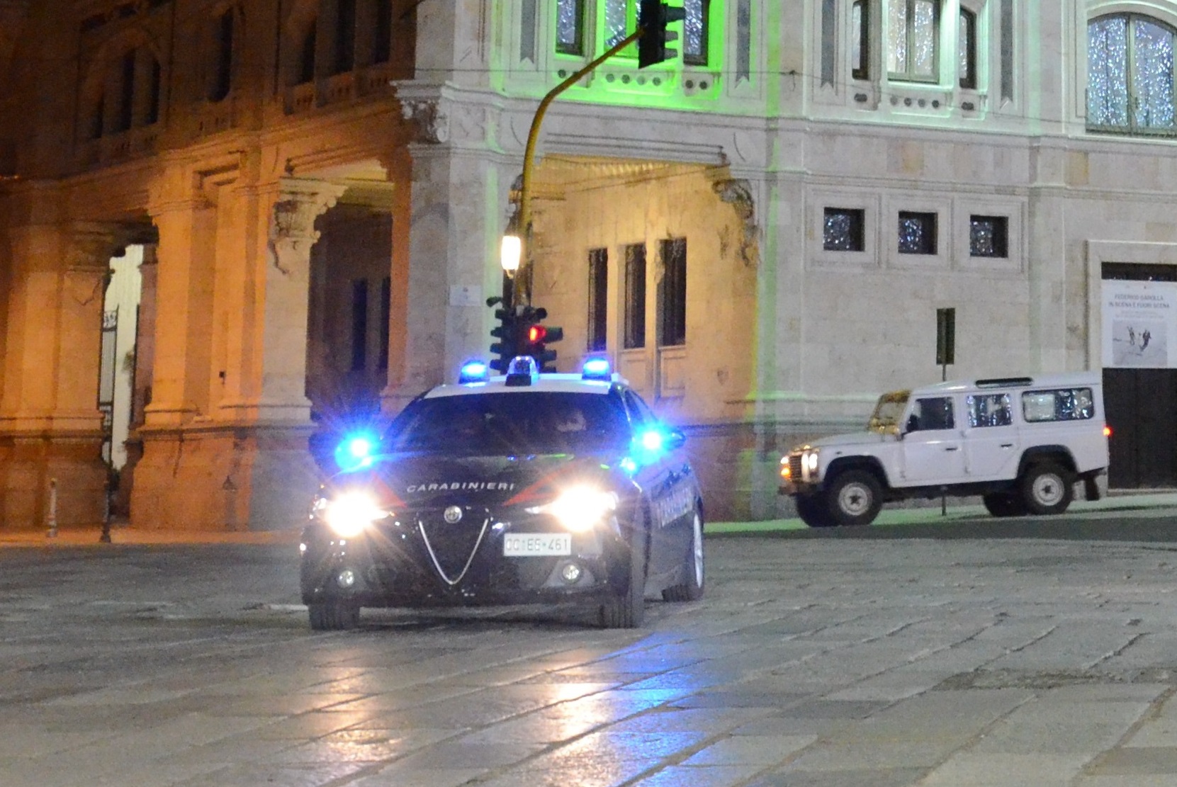 Cagliari. Guardia giurata soccorre un 26enne sanguinante: il giovane reagisce tentando di prendergli la pistola 