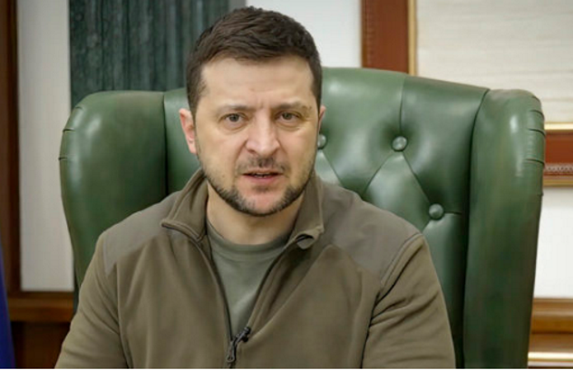 Zelensky chiede più armi e annuncia “buone notizie da Kharkiv”