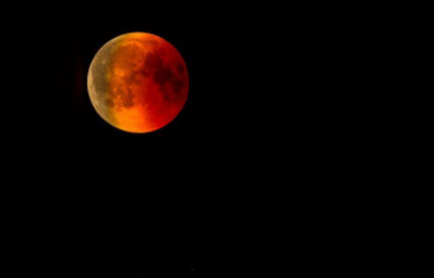 Appuntamento con l'eclissi: nella notte la Superluna rossa