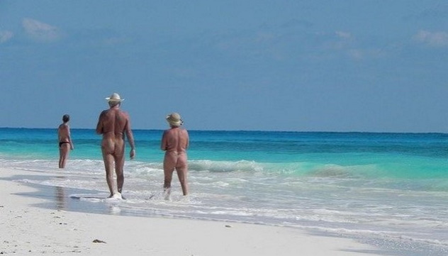 Sardegna, paradiso per chi ama vivere la nudità a stretto contatto con la natura, si punta al Distretto 