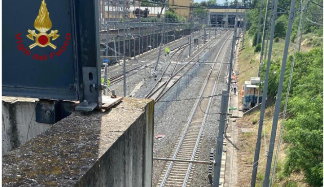 Treno ad Alta Velocità esce dai binari a Roma, linea bloccata e ritardi 