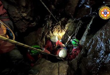 Urzulei. Escursionista soccorso nella grotta S’Edera