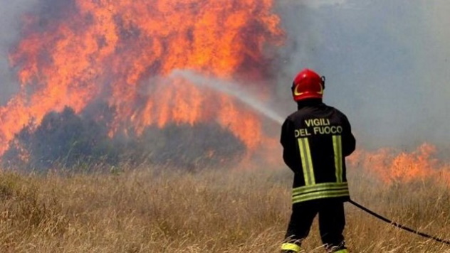 Massima allerta per pericolo incendio su gran parte della Sardegna per domani