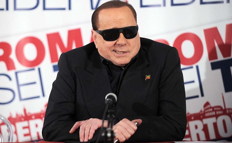 Berlusconi, stop vacanze a Villa Certosa: vola a Roma per seguire la crisi 