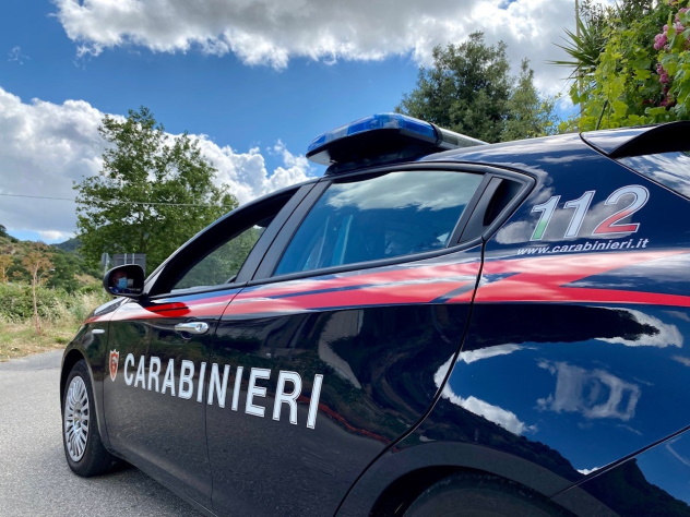 Bosa. I carabinieri liberano bimbo rinchiuso in auto con le portiere bloccate