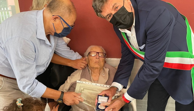 Cagliari. La signora Assunta Marcialis festeggia i suoi cento anni