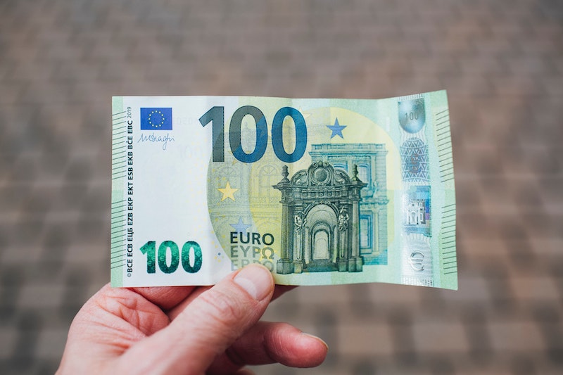 Bonus 200 euro: la Corte dei conti dà l’ok