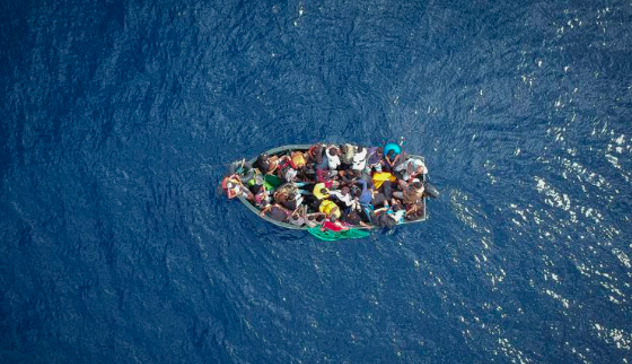 Migranti, due naufragi al largo della Grecia: 15 morti e oltre 80 dispersi