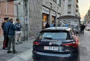 Trovato nel suo bar a Torino con un coltello sull'addome: morto barista di Anela