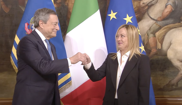 Draghi accoglie Giorgia Meloni a Palazzo Chigi: 