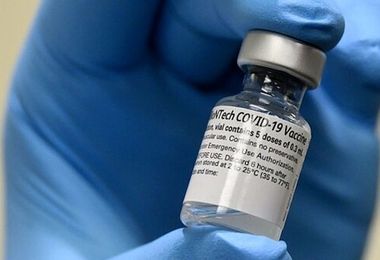 Covid, bolle nei vaccini: stop a lotto Pfizer da Agenzia farmaco Svizzera