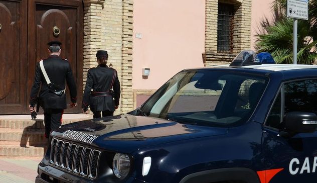 Barrali. Trovato con un coltello e un manganello: percettore del reddito di cittadinanza denunciato dai carabinieri