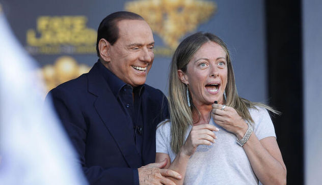 Migranti. Berlusconi contro Meloni: 