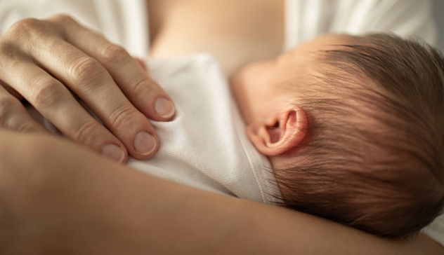 Le deputate mamme potranno allattare i figli alla Camera