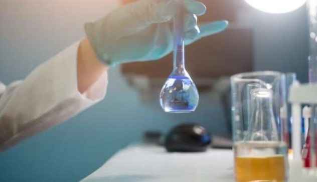 Esperimento chimico in classe finisce male: undici bambini ustionati finiscono in ospedale