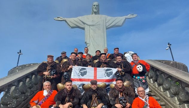 I Mamuthones protagonisti in Brasile: storica esibizione sotto il Cristo di Rio