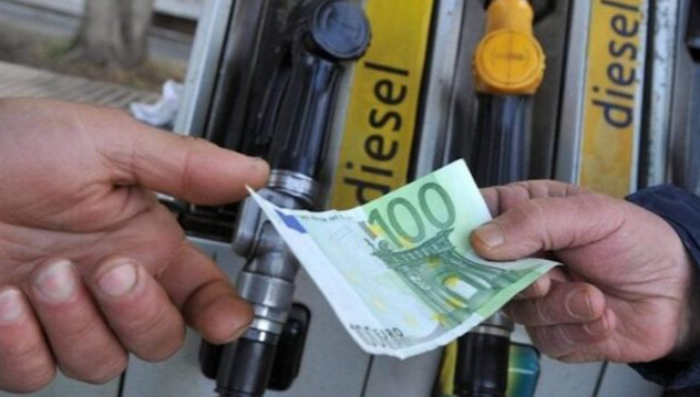 Benzina e diesel: ancora in calo i prezzi dei carburanti in Italia