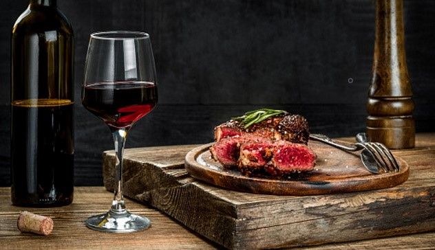 Carne e vino rimossi dalla lista Ue degli alimenti dannosi per la salute