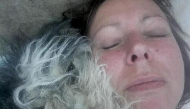 Allevatrice trovata morta congelata nella neve con tre dei suoi cani