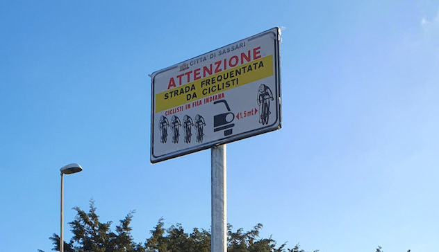 A Sassari cartelli per sensibilizzare sul rispetto per i ciclisti