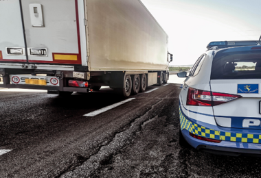 Sardegna. Controlli a tappeto della polizia stradale su camion e bus