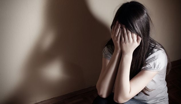Bologna: 45enne frusta la figlia 15enne perché non fa le pulizie domestiche