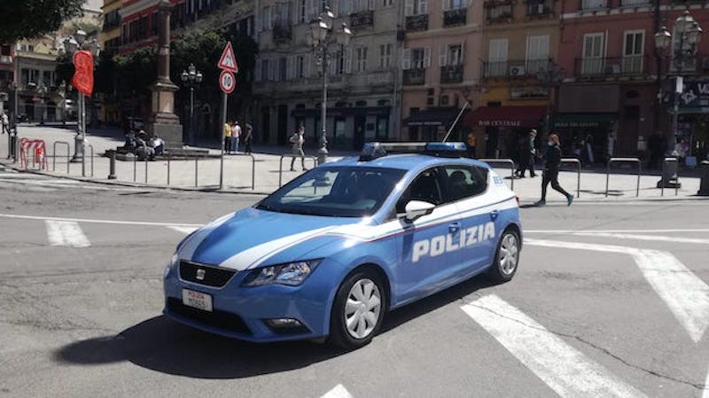Cagliari. In casa hascisc, cocaina e soldi: arrestato 28enne
