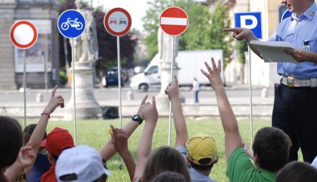 A Quartu i bambini imparano la sicurezza stradale giocando
