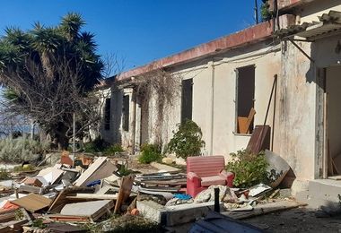 Cagliari, le immagini della discarica abusiva nel Colle di Sant'Elia