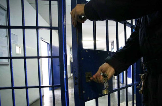 Biella. Torture a detenuti: 23 agenti sospesi