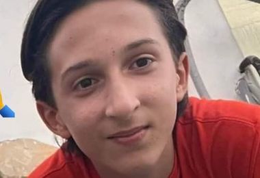 Bambino di 12 anni muore mentre gioca a basket a scuola