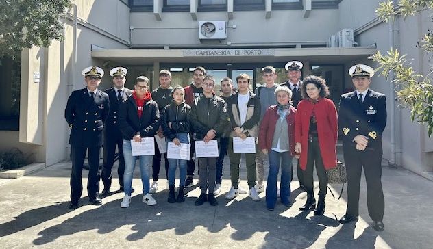 La Capitaneria di porto di Oristano apre le porte agli studenti dell’Istituto “Lorenzo Mossa” 