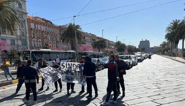 Cagliari, protesta dei gestori di street food: 